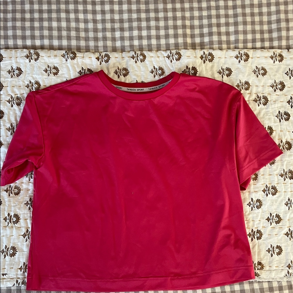 Tuckernuck sport cropped Ryan boyfriend tee